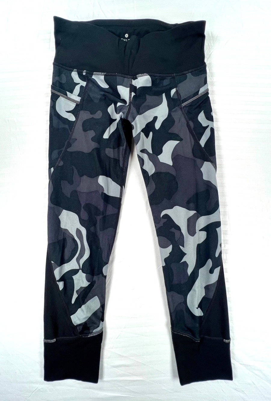 Athleta Black Camo Relay Capri 2.0 Leggings (Women's XS)
